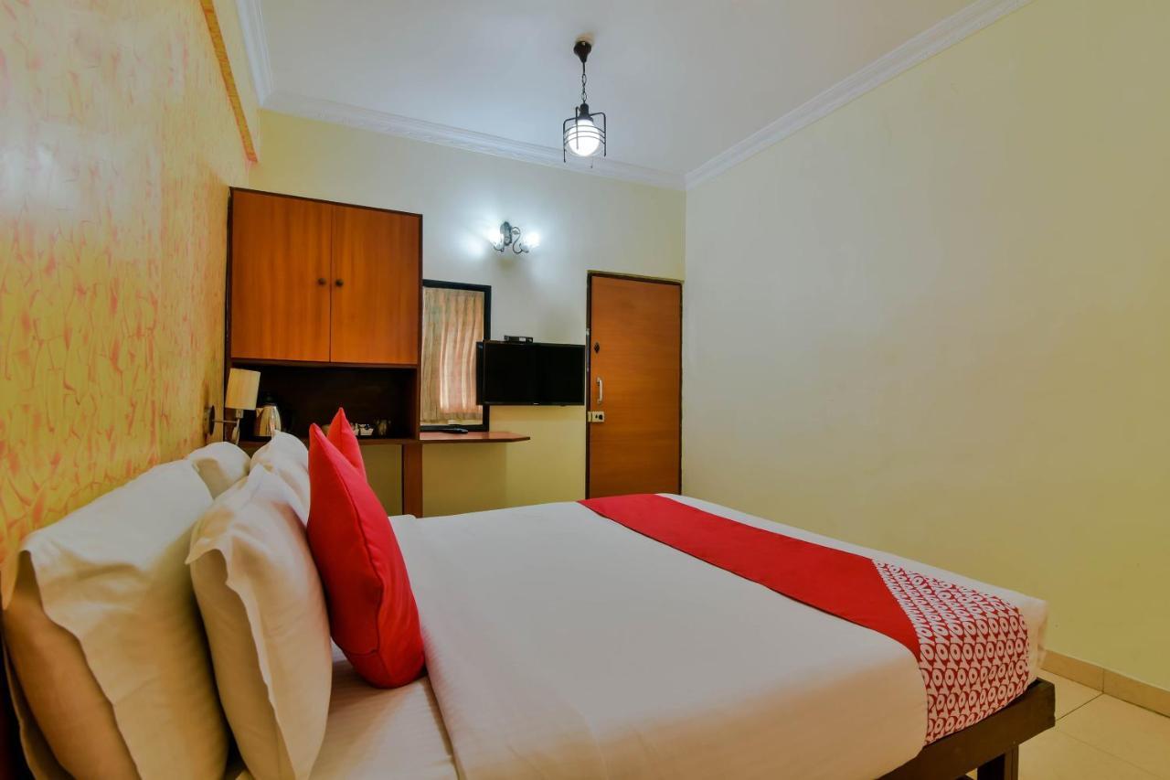 Hotel Manoshanti Panadzsi Kültér fotó