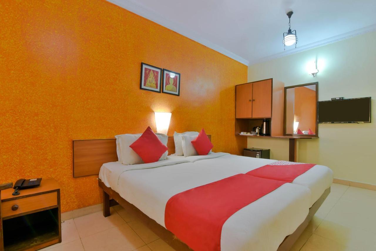 Hotel Manoshanti Panadzsi Kültér fotó