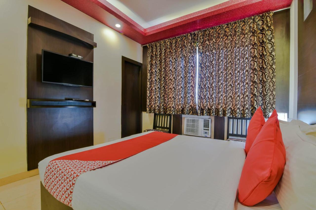 Hotel Manoshanti Panadzsi Kültér fotó