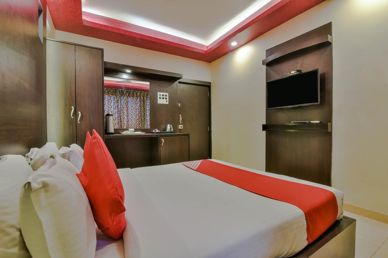 Hotel Manoshanti Panadzsi Kültér fotó