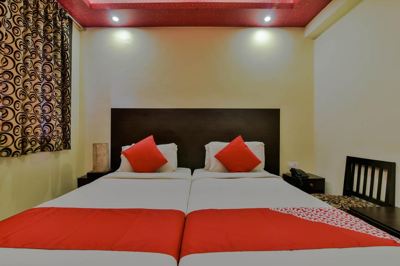 Hotel Manoshanti Panadzsi Kültér fotó