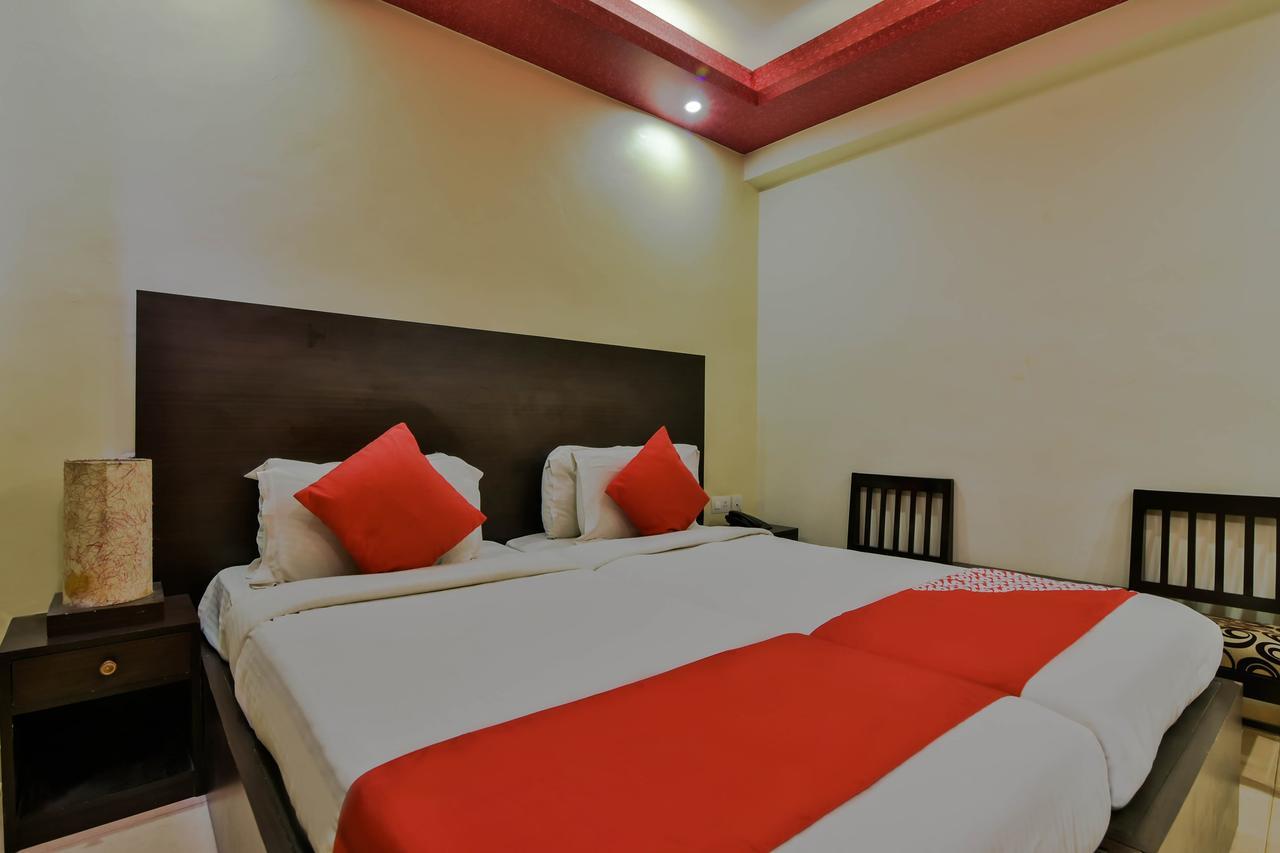 Hotel Manoshanti Panadzsi Kültér fotó
