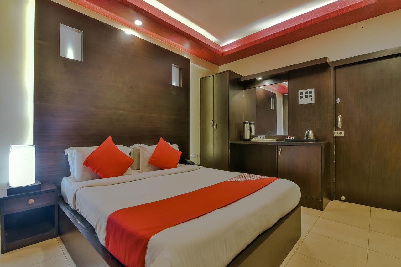 Hotel Manoshanti Panadzsi Kültér fotó