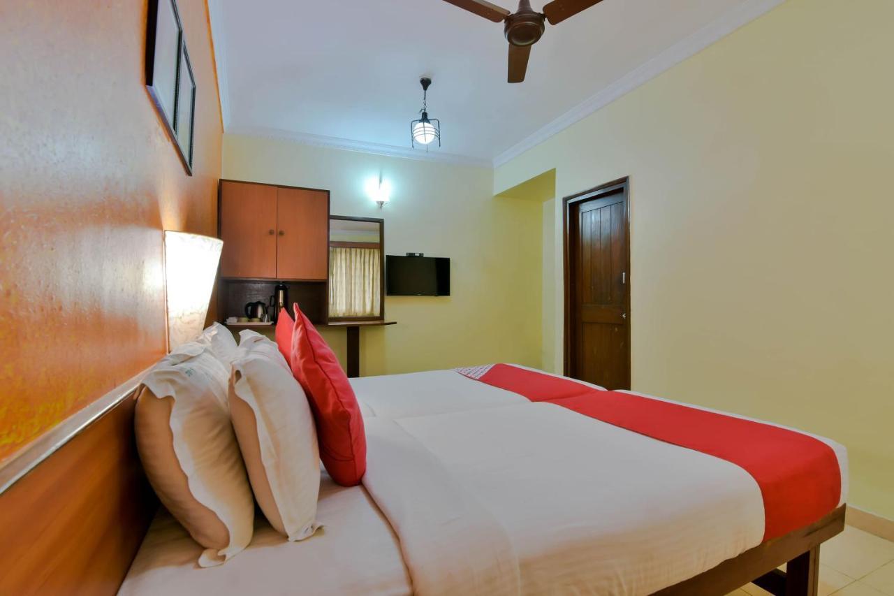 Hotel Manoshanti Panadzsi Kültér fotó