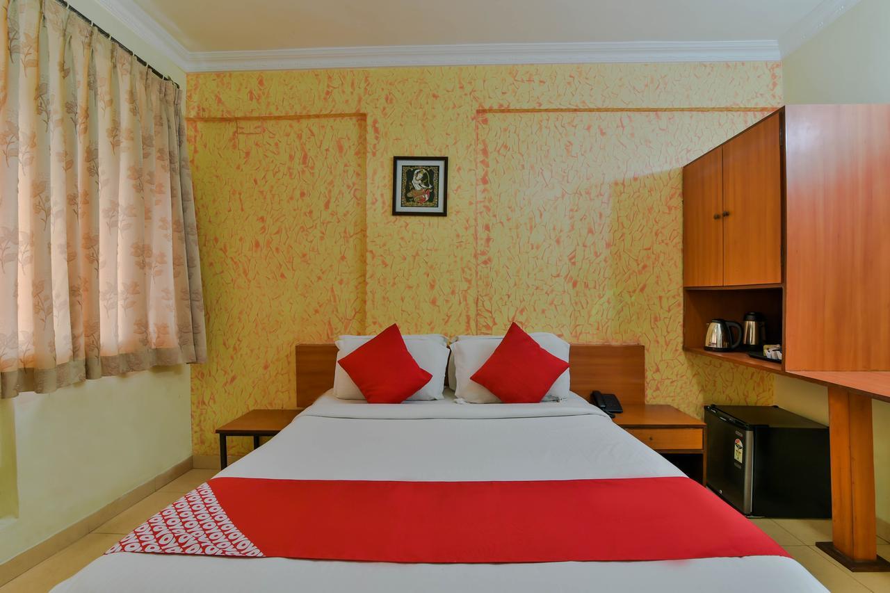 Hotel Manoshanti Panadzsi Kültér fotó