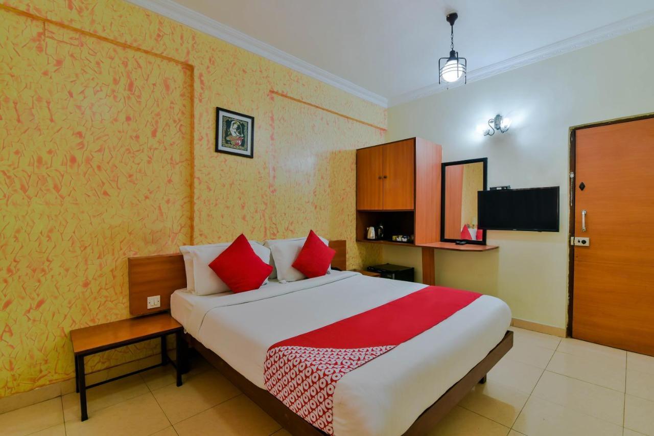 Hotel Manoshanti Panadzsi Kültér fotó