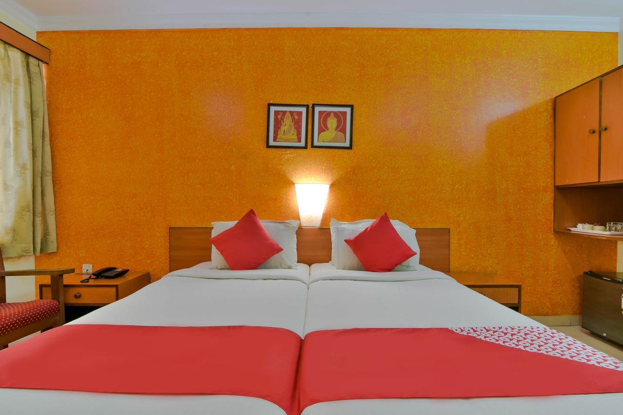 Hotel Manoshanti Panadzsi Kültér fotó