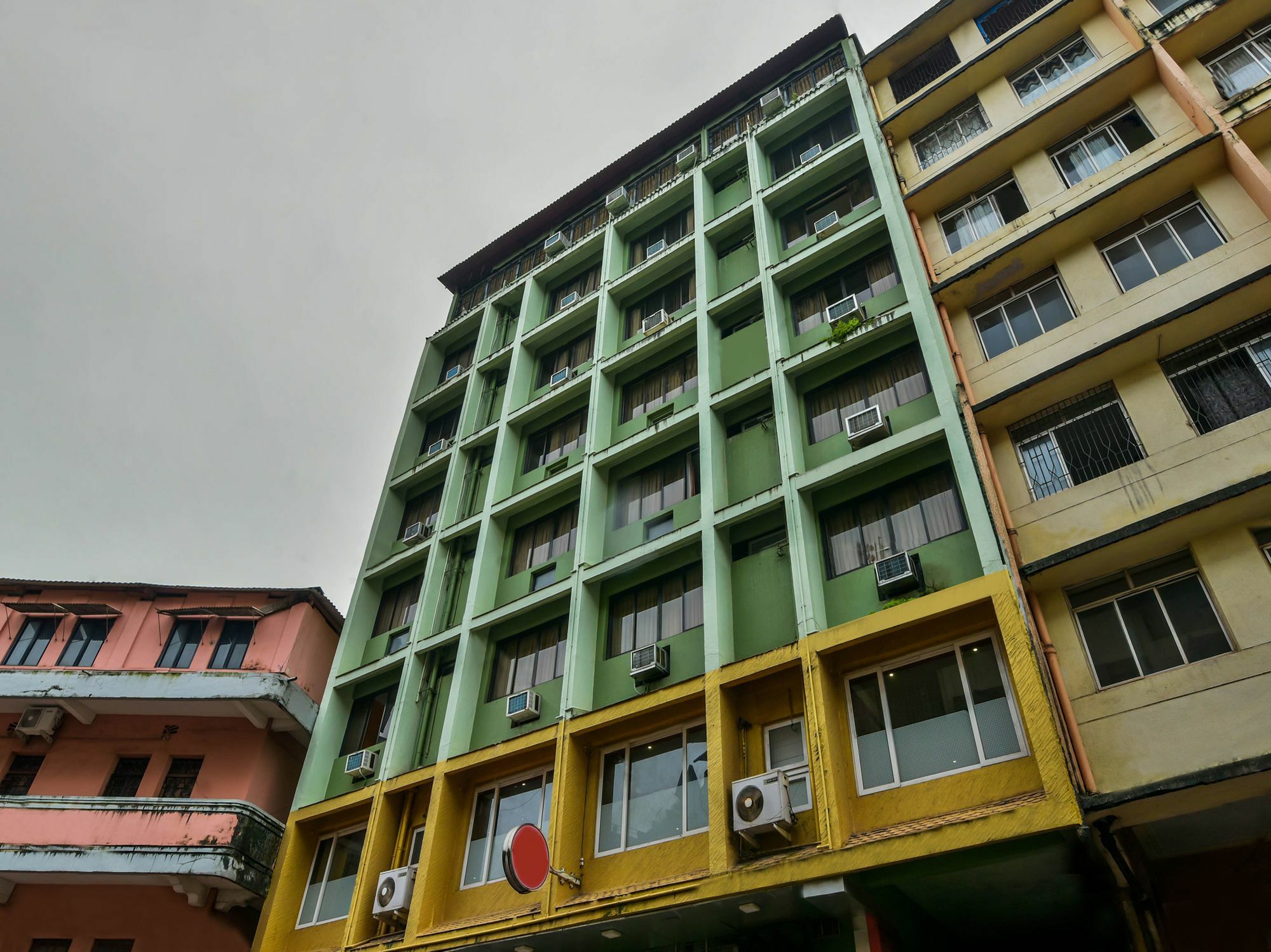 Hotel Manoshanti Panadzsi Kültér fotó